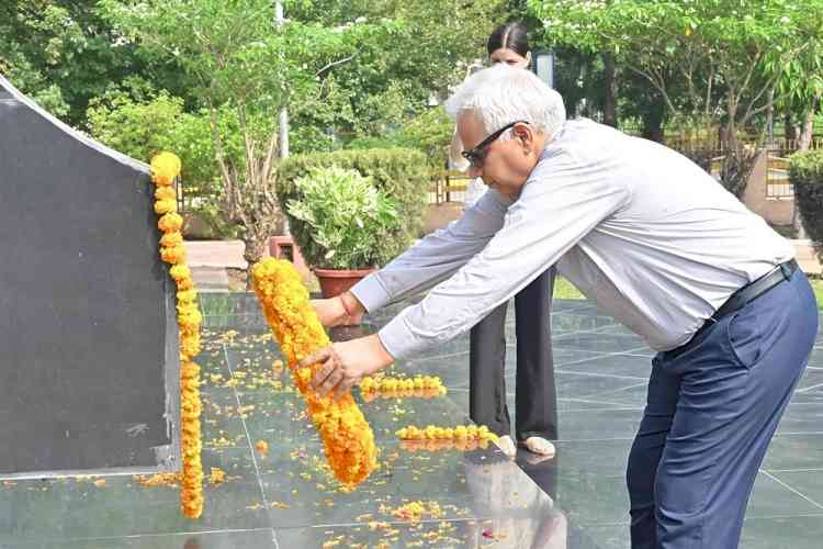 MDU VC Prof. Milap Punia pays floral tributes at the State War Memorial