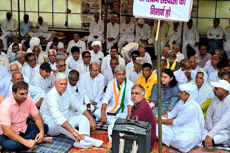 युवाओं के भविष्य से खिलवाड़ नहीं होने देंगेः कांग्रेस प्रदेशाध्यक्ष राव नरेंद्र