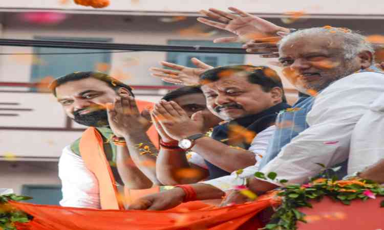 Bihar CM, Nitin Nabin hold roadshow for NDA candidate in Bankipur