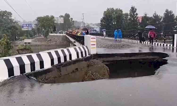 Giant crater appears on new Dehradun bridge, Cong says 'Rs 16 crore crumbled in 16 days'