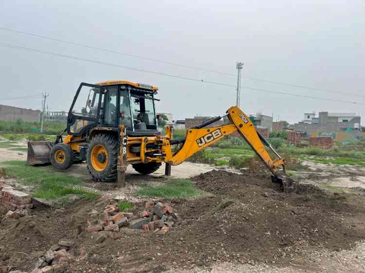 Administration demolishes illegal colonies in Satiyewala, Mallwal; Warns against buying plots