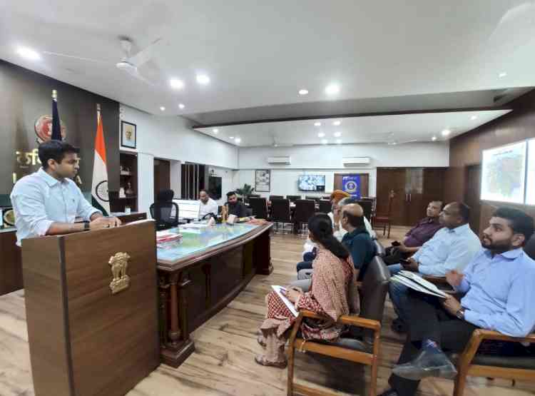 Deputy Commissioner Reviews Preparedness for Paddy Straw Utilization by Industries