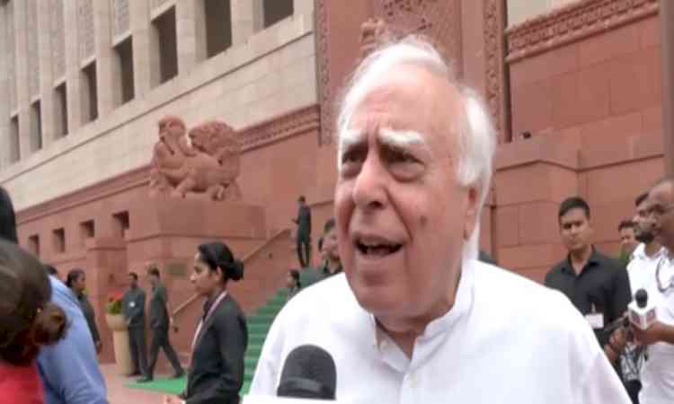 Kapil Sibal questions Home Minister’s 'silence' over use of pellet guns during students stir