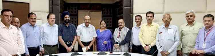 Seven employees of UHSR, including PGIMS Director Dr. S.K. Singhal, given a warm farewell upon retirement