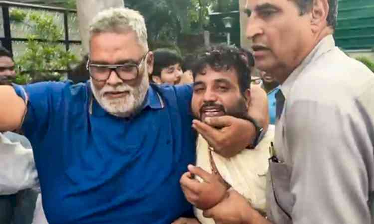 Slipper hurled at Pappu Yadav at Delhi press meet; Purnia MP claims a man brought knife for attack