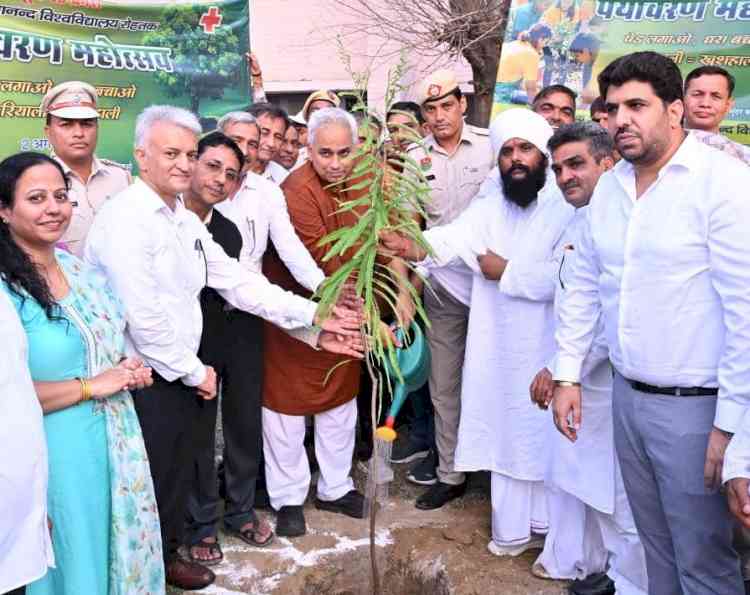 MDU VC Prof. Punia inaugurates the 'Paryavaran Mahotsav' at Campus School