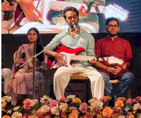 Nirvaan Birla Creates a Spiritual Aura Through Kirtan 