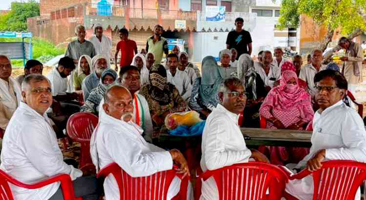 कार्यकर्ताओं से किया कांग्रेस की नीतियों को हर घर तक पहुंचाने का आहवान