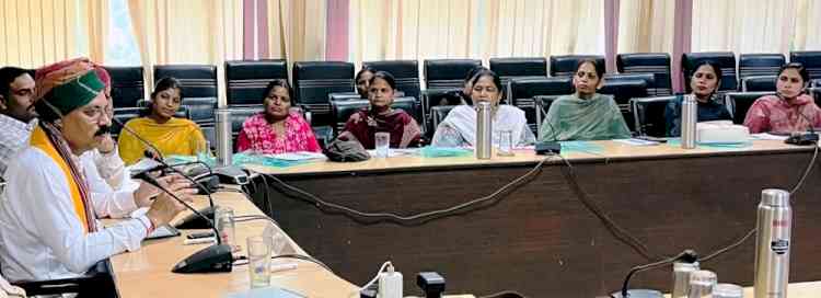 स्वयं सहायता समूहों के माध्यम से महिलाओं ने आर्थिक सशक्तिकरण की नई मिसाल कायम कीः डॉ. वीरेंद्र सिंह चौहान