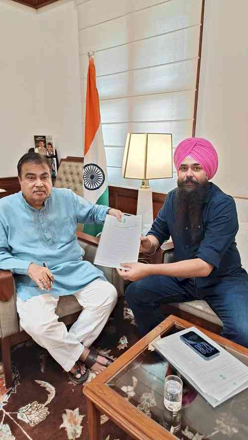 AAP MP Malvinder Singh Kang Meets Union Minister Nitin Gadkari