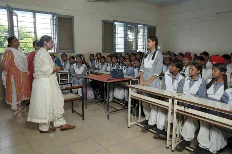 Gunjeet Ruchi Bawa Inspire Students through ‘Nanhe Kadam’ at Government High School, Lohara