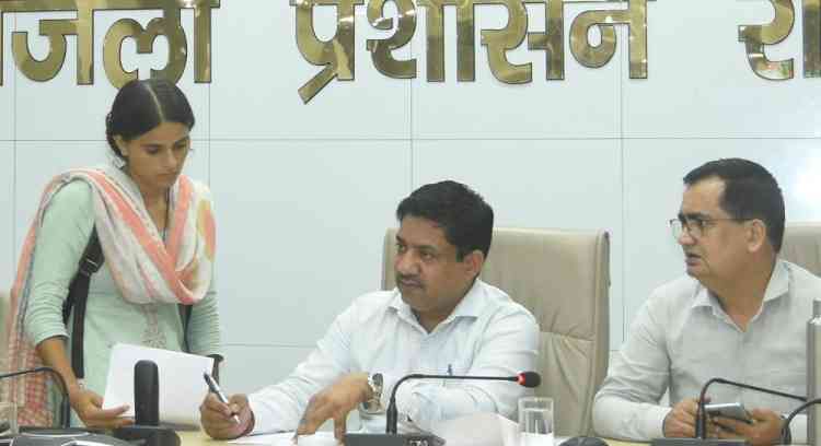 जिला मुख्यालय एवं उपमंडल स्तर पर समाधान शिविरों में सुनी नागरिकों की समस्याएं