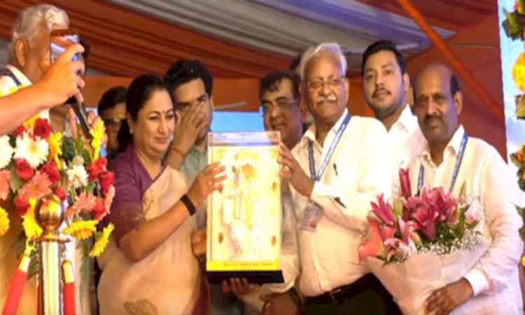 Delhi CM Rekha Gupta welcomes Kanwariyas at Apsara border, reviews arrangements for Kanwar Yatra
