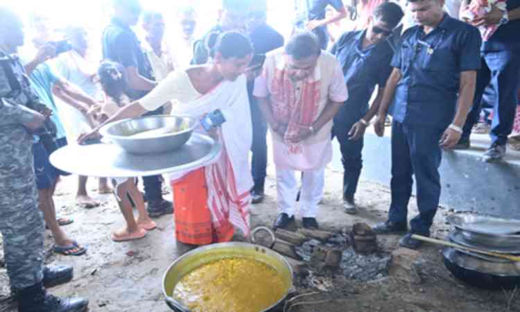 Assam CM visits flood-hit Darrang, orders rebuilding of breached embankments