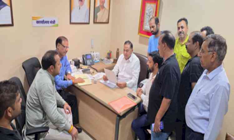 MP Ramvir Singh Bidhuri addresses public grievances at Delhi BJP hearing