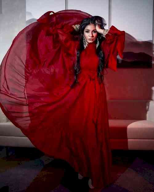 Tanishaa Mukerji’s Red-Hot Avatar 