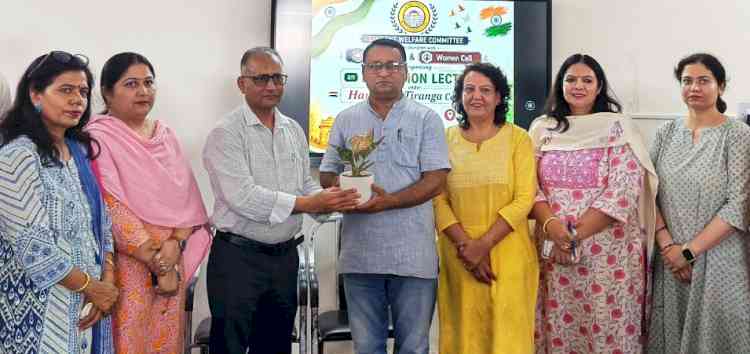 हिन्दू कॉलेज में हर घर तिरंगा अभियान का शुभारंभ