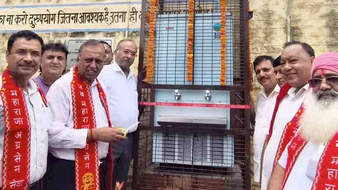 पीएम श्री स्कूल में वाटर कूलर व आरओ सिस्टम लगाया