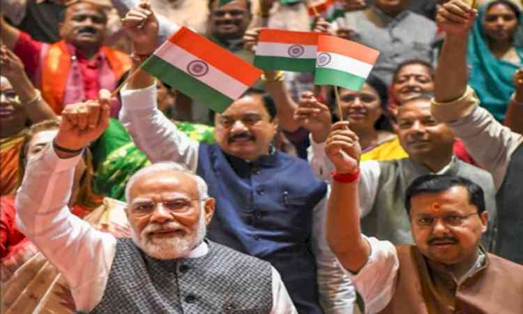 Tricolour-waving marks NDA’s ‘Mangal Milan’, Rajinder Gupta joins MPs