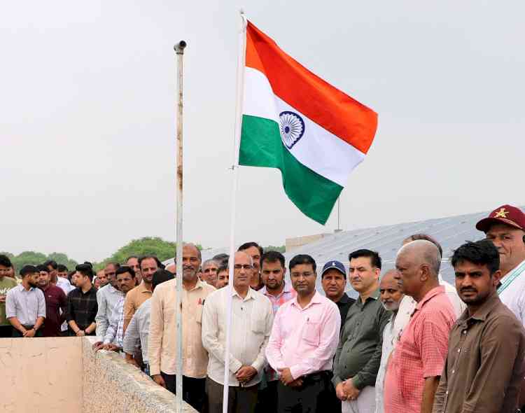 हर भवन तिरंगा कार्यक्रम के तहत जीजेयू में 42 विभागों में फहराया राष्ट्रीय ध्वज