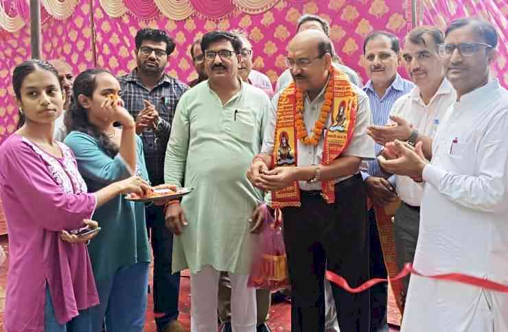 कुलपति डॉ. अग्रवाल ने किया नवनिर्मित सड़क का उद्घाटन