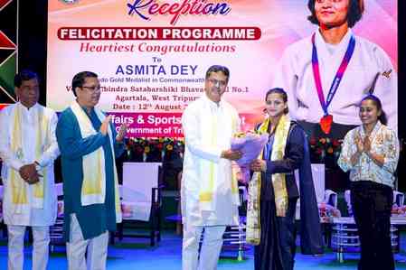 Tripura CM felicitates Commonwealth gold medallist Asmita Dey