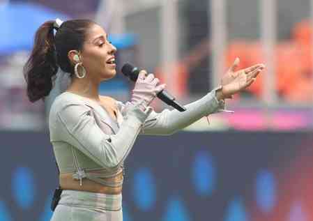 Sunidhi Chauhan shares experience of taking hot seat in ‘KBC’ opposite Big B