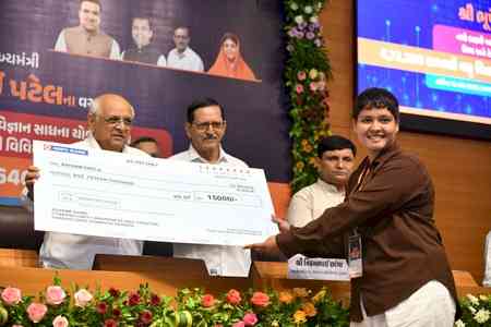 Gujarat CM disburses Rs 646 crore in scholarships to over 4.72 lakh students