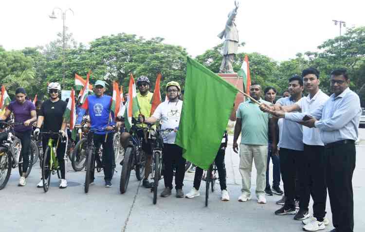 हर घर तिरंगा अभियान के तहत रोहतक, सांपला व महम में निकली तिरंगा साइकिल रैलियां