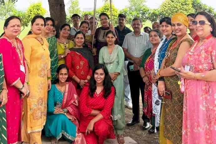 बीएमयू में छाई तीज की धूम, रंगारंग प्रस्तुतियों ने बांधा समां