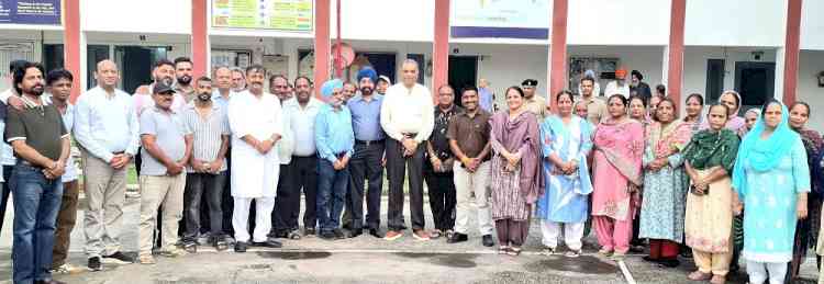 Sanjay Tandon Mediates Resolution to Parking Issue Between School Management and Sector 30 Residents