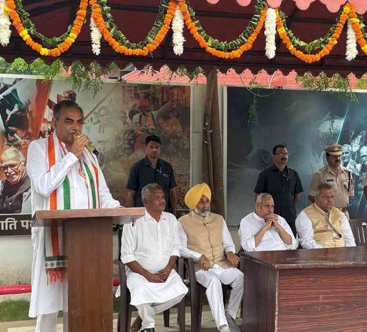 Senior BJP Leader Sanjay Tandon attends DAV Model School Sector 15's I-Day event as Chief Guest