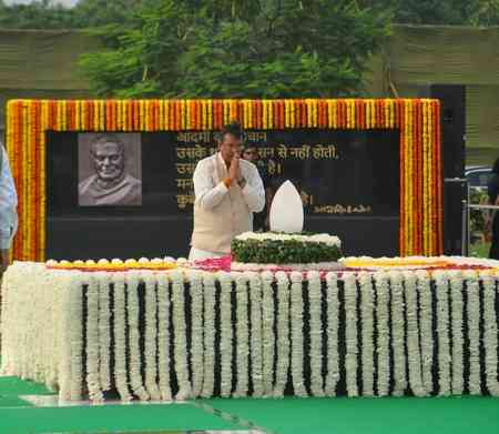 Delhi BJP chief Harsh Malhotra pays tributes to former PM Vajpayee; inaugurates Atal Canteen