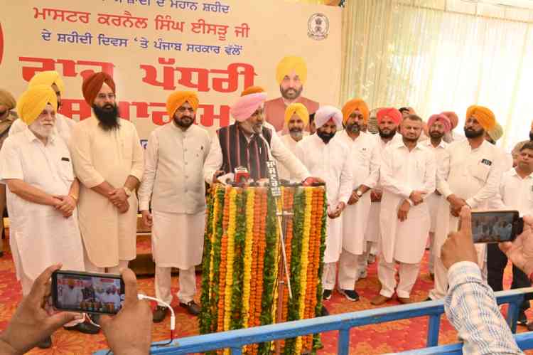 Cabinet Ministers Harpal Singh Cheema and Tarunpreet Singh Sond pay floral tribute to Shaheed Master Karnail Singh Issru