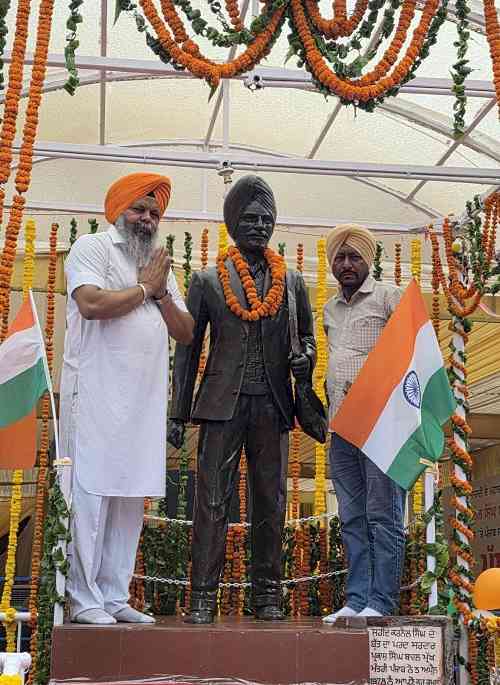 MLA Manwinder Singh Giaspura Pays Tribute to Shaheed Master Karnail Singh in Village Issru