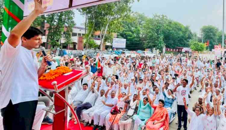 स्वतंत्रता दिवस पर दीपेंद्र हुड्डा के नेतृत्व में निकली प्रभात फेरी
