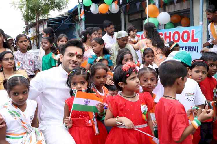‘Rising Sensation’ Shailesh Awards Scholarships to 25 Students, Spreads Message of a Drug-Free India