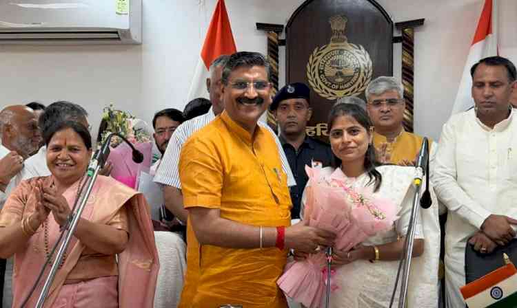रेणु डाबला ने अनुसूचित जाति आयोग की वाइस चेयरपर्सन की शपथ ली