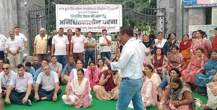 BPSMV Teachers, Staff Launch Indefinite Stir over Salary Crisis