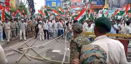RJD’s Raj Bhavan march turns tense in Patna as protesters try to break through barricades