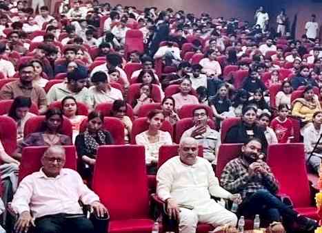 हिंदू कॉलेज में नवप्रवेशी विद्यार्थियों का गर्मजोशी से स्वागत