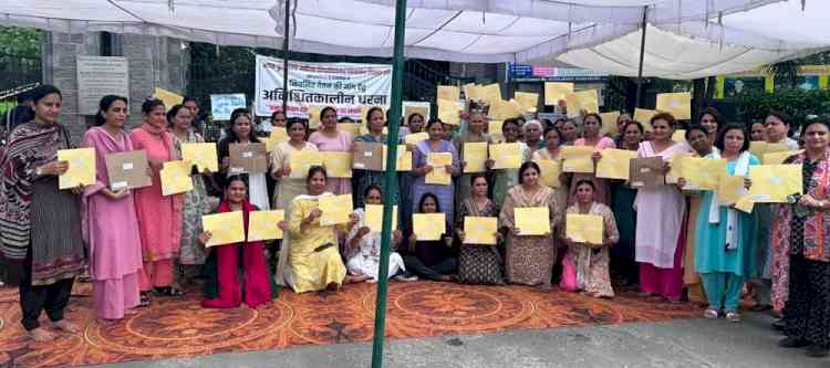 वेतन के लिए बीपीएसएमवी शिक्षकों-कर्मचारियों का आंदोलन तेज।