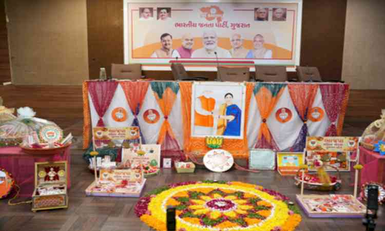 Gujarat: Over 10,000 women to send rakhis, postcards to PM Modi ahead of Raksha Bandhan