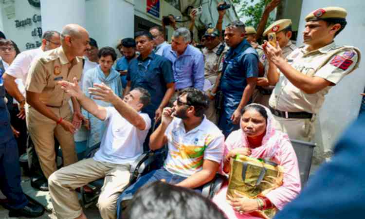 'Won't leave protest site until new FIR lodged': Congress leaders support Rahul Gandhi's sit-in