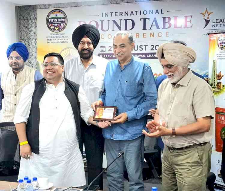 FITIG Association Honours Senior BJP leader Sanjay Tandon  with Bhamashah Award at Round-Table Conference