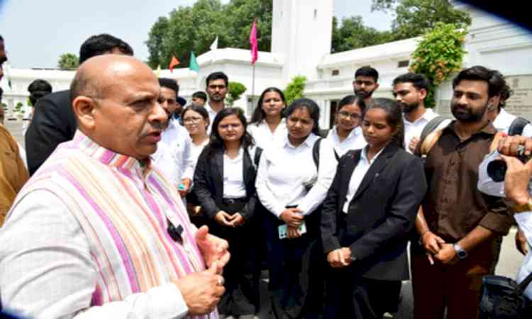 Delhi Assembly Speaker Vijender Gupta interacts with DU's law students