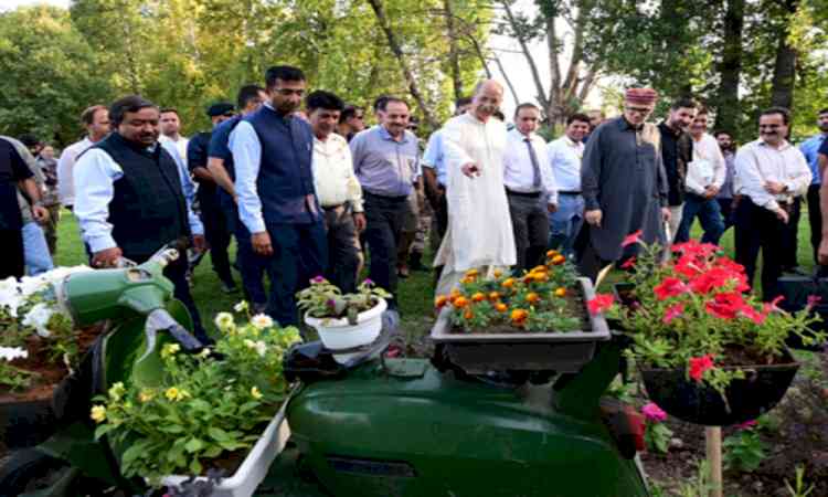 Omar Abdullah inaugurates Srinagar's first 'waste to wonder' flower garden