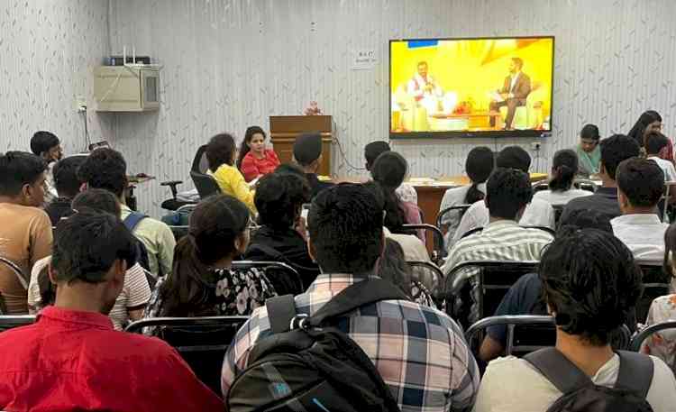 हिंदू कॉलेज में मुख्यमंत्री के कार्यक्रम का सीधा प्रसारण