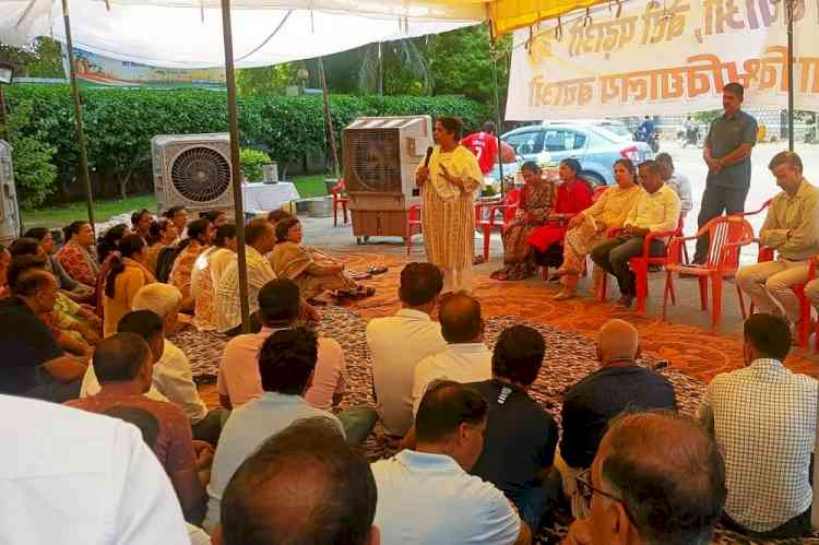 बीपीएसएमवी शिक्षकों-कर्मचारियों का संघर्ष रंग लाया