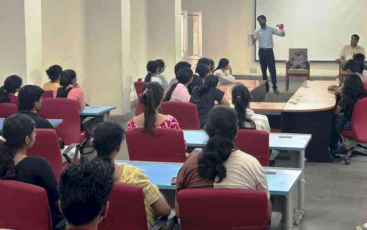 कागज पर उतरी रचनात्मकता, एमडीयू में पेपर आर्ट की विशेष कार्यशाला